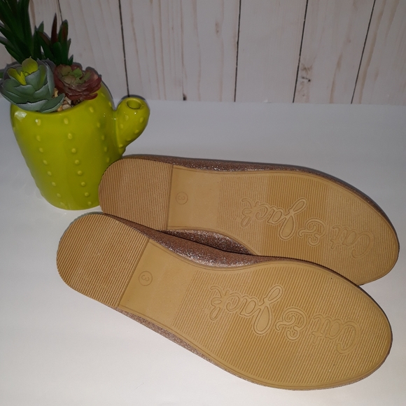 Girl's Cat and Jack Gold Glittery Ballet Flats - Picture 9 of 11